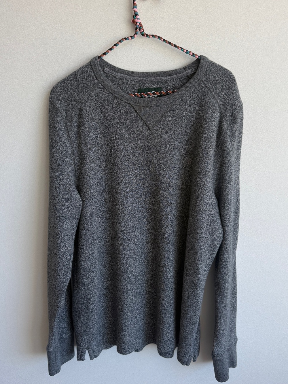 ROOTS men’s salt & pepper long sleeve crew neck